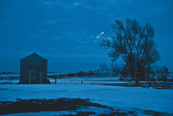 Moon over Mau's
